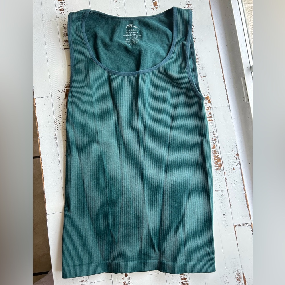 2 cute forest green layering tank top